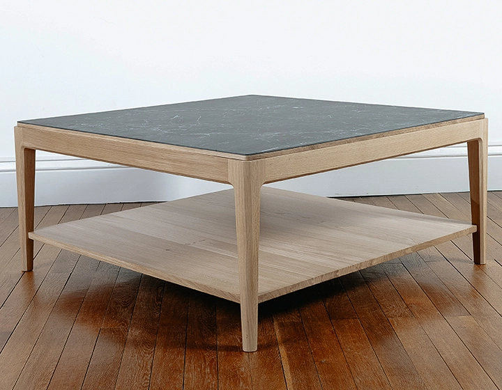 Table basse carrée en chêne et céramique avec tablette en bois teinte naturelle plateau céramique effet ardoise 100x100 cm Table basse carrée en chêne et céramique avec tablette en bois teinte naturelle plateau céramique effet ardoise 100x100 cm