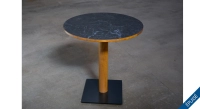 Table bistrot ronde en noyer français et céramique 2 personnes avec bois teinte naturelle et plateau céramique effet ardoise Table bistrot ronde en noyer français et céramique 2 personnes avec bois teinte naturelle et plateau céramique effet ardoise