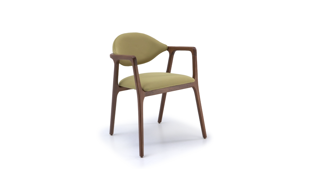 Chaise design avec accoudoirs en noyer bois teinte naturelle et tissu vert Chaise design avec accoudoirs en noyer bois teinte naturelle et tissu vert