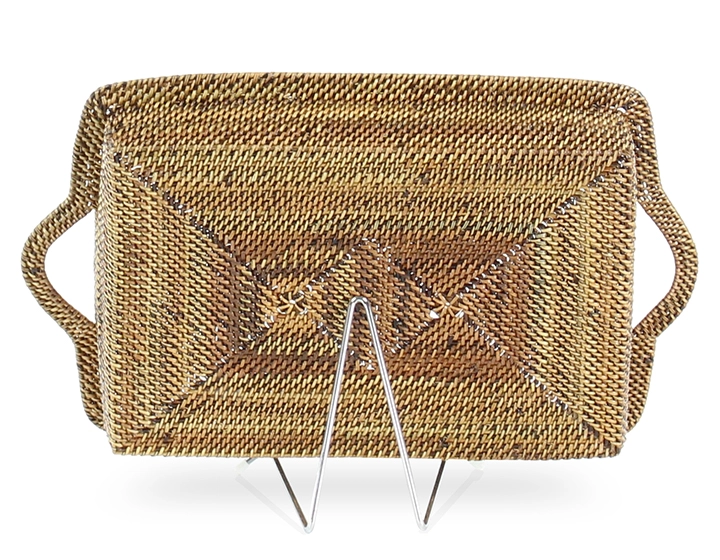 Rectangular pyrex dish with rattan flower stand Rectangular pyrex dish with rattan flower stand