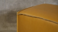 Pouf cuir de vachette jaune moutarde