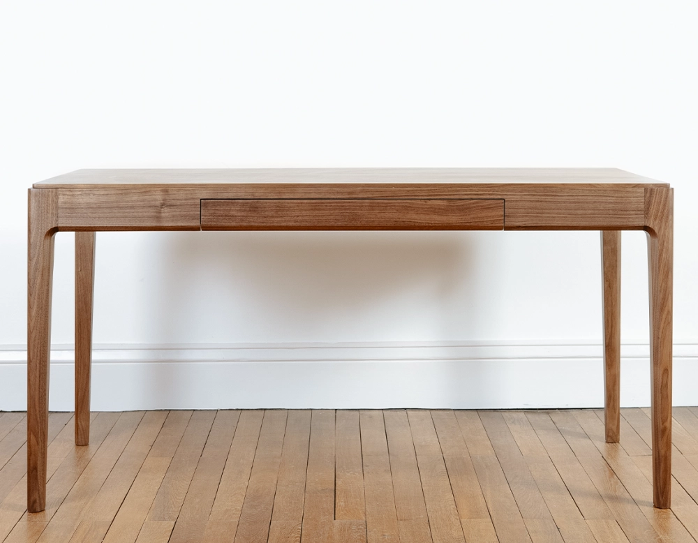 Bureau design en noyer teinte naturelle L150 cm Bureau design en noyer teinte naturelle L150 cm