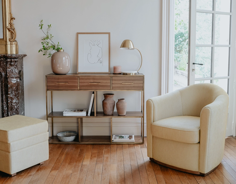 Console design noyer teinte naturelle et métal patine laiton Console design noyer teinte naturelle et métal patine laiton