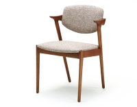 Chaise scandinave bois teinte merisier assise tissu fusion Chaise scandinave bois teinte merisier assise tissu fusion