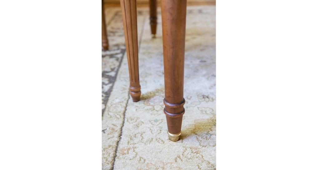 Table ronde Louis XVI extensible 4 à 14 personnes bois teinte ancienne avec 5 allonges 110x120cm Table ronde Louis XVI extensible 4 à 14 personnes bois teinte ancienne avec 5 allonges 110x120cm