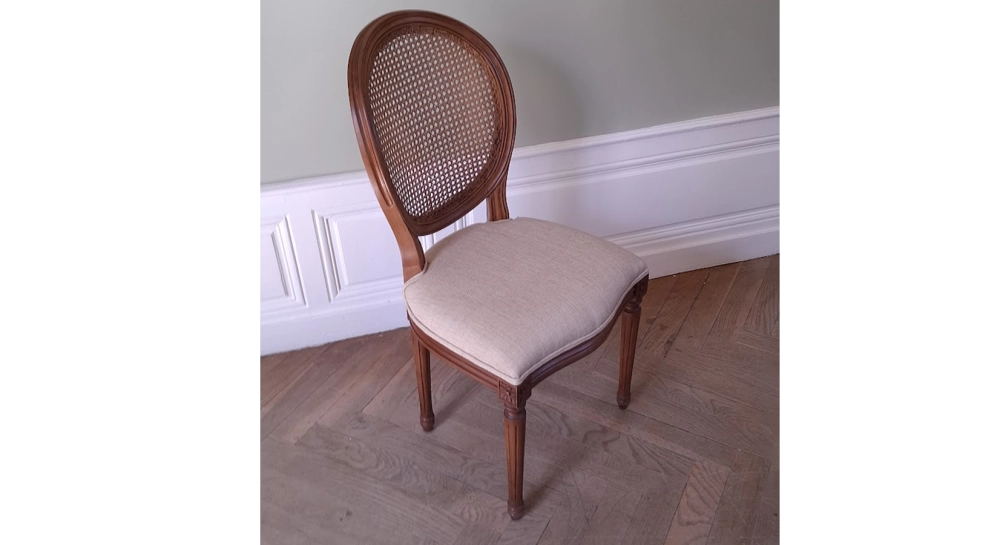 Chaise ancienne style Louis XVI dossier canné bois teinte ancienne assise tissu beige Chaise ancienne style Louis XVI dossier canné bois teinte ancienne assise tissu beige