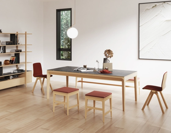 Silla de diseño de roble tapizada madera tinte natural asiento tejido burdeos