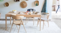Table salle à manger 6 personnes en chêne teinte naturelle plateau bois 140x90 cm Table salle à manger 6 personnes en chêne teinte naturelle plateau bois 140x90 cm