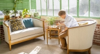 Canapé ancien 2 places bois teinte merisier et tissu beige naturel Canapé ancien 2 places bois teinte merisier et tissu beige naturel
