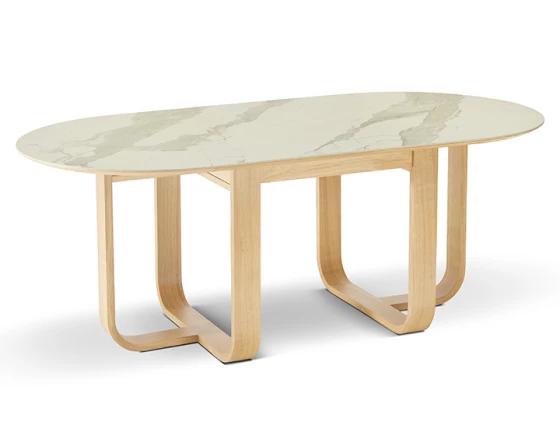 Table salle à manger en chêne et céramique 8 à 12 personnes avec bois teinte naturelle et plateau céramique effet marbre blanc 210x100 cm