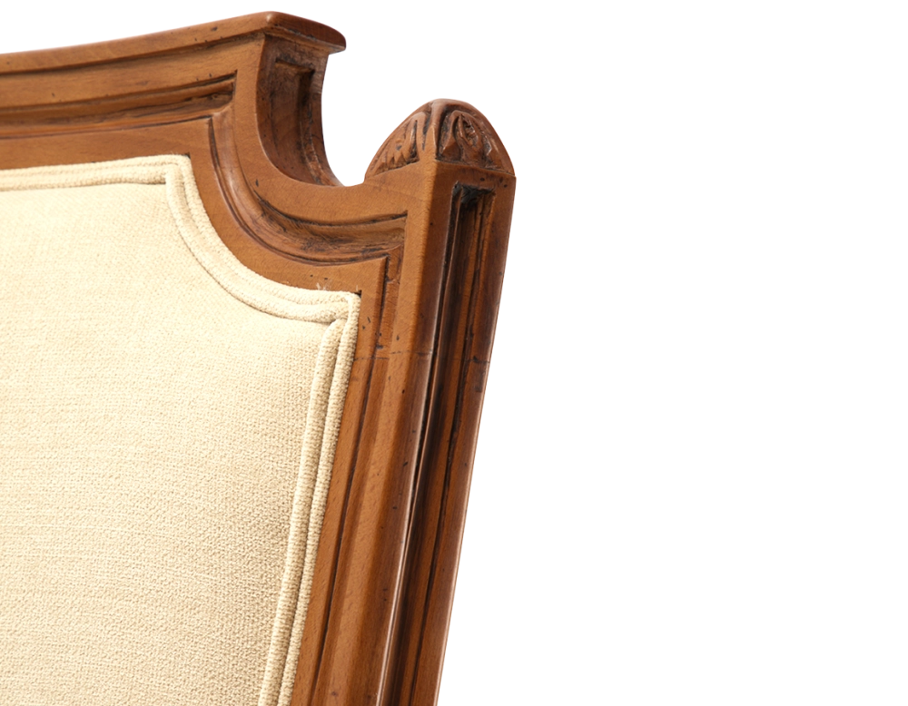 Fauteuil bergère style Louis XVI bois teinte ancienne et tissu crème Fauteuil bergère style Louis XVI bois teinte ancienne et tissu crème