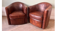Lot de 2 fauteuils club cuir marron vintage Lot de 2 fauteuils club cuir marron vintage