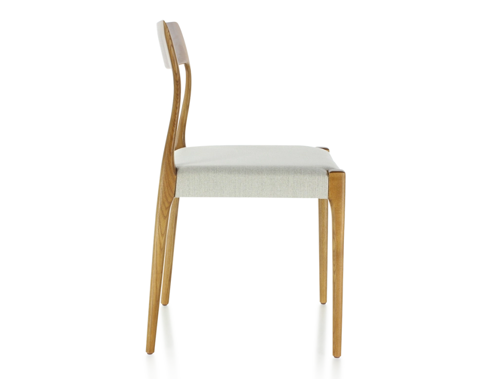 Chaise scandinave bois teinte merisier assise tissu beige naturel Chaise scandinave bois teinte merisier assise tissu beige naturel