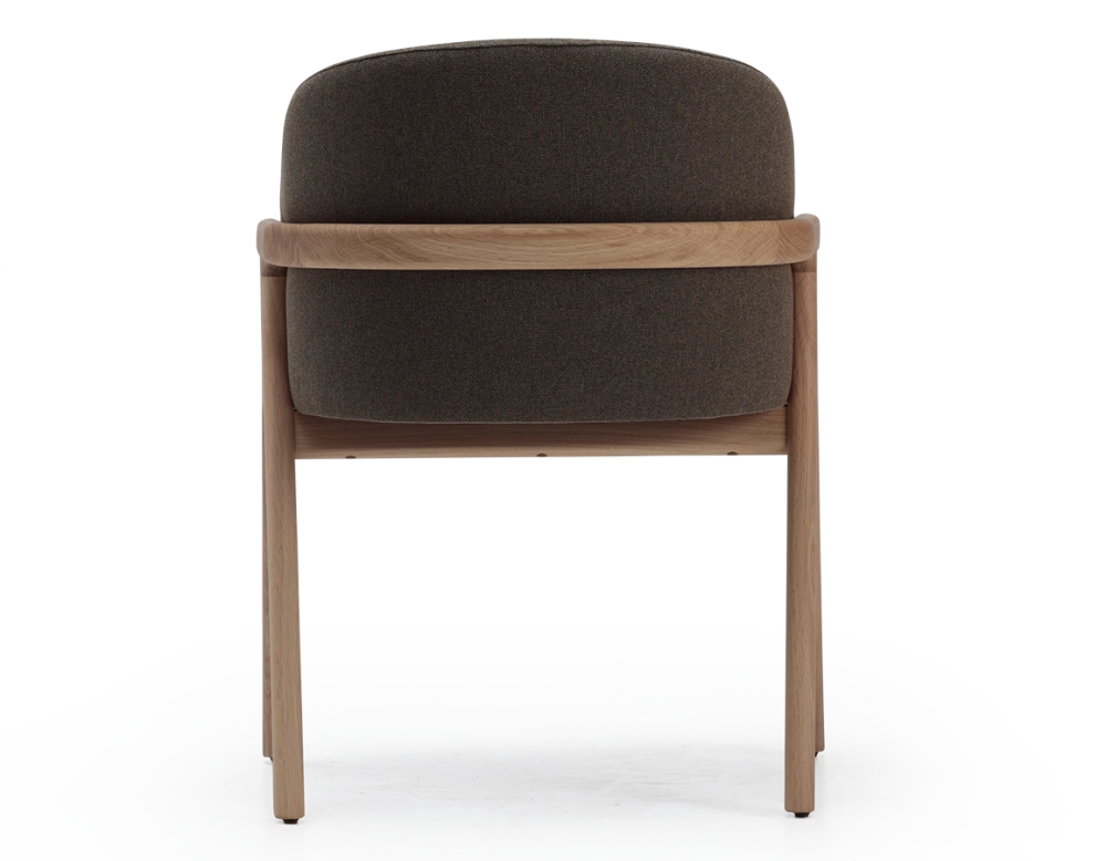 Chaise design bois teinte naturelle assise tissu marron clair Chaise design bois teinte naturelle assise tissu marron clair