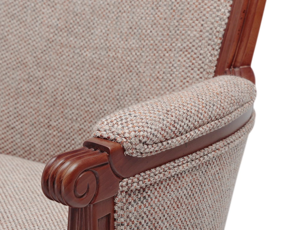 Fauteuil bergère mouluré style Louis XVI bois teinte ancienne et tissu orange Fauteuil bergère mouluré style Louis XVI bois teinte ancienne et tissu orange