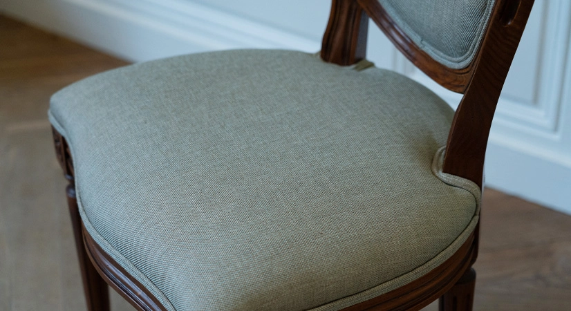 Chaise ancienne style Louis XVI bois teinte ancienne et tissu gris vert Chaise ancienne style Louis XVI bois teinte ancienne et tissu gris vert