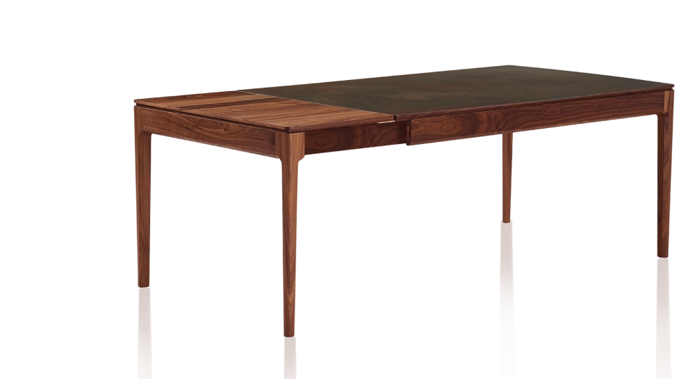 Table extensible 8 à 12 personnes en noyer et céramique allonges bois avec bois teinte naturelle et plateau céramique brun oxydé 160x100 cm Table extensible 8 à 12 personnes en noyer et céramique allonges bois avec bois teinte naturelle et plateau céramique brun oxydé 160x100 cm