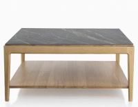 Table basse carrée en chêne et céramique avec tablette en bois teinte naturelle plateau céramique effet marbre noir 100x100 cm Table basse carrée en chêne et céramique avec tablette en bois teinte naturelle plateau céramique effet marbre noir 100x100 cm