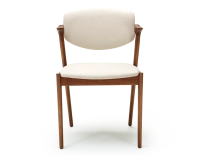 Chaise scandinave bois teinte merisier assise tissu blanc cassé Chaise scandinave bois teinte merisier assise tissu blanc cassé
