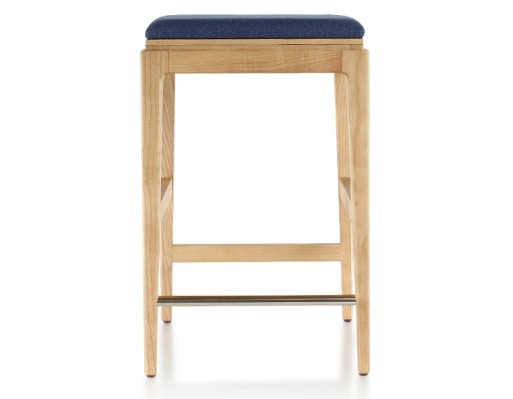 Tabouret de bar design H60 cm bois teinte naturelle assise tissu bleu marine Tabouret de bar design H60 cm bois teinte naturelle assise tissu bleu marine