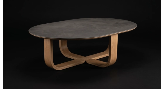 Table basse ovale en chêne et céramique avec bois teinte vintage plateau céramique effet brun oxydé 120x80 cm