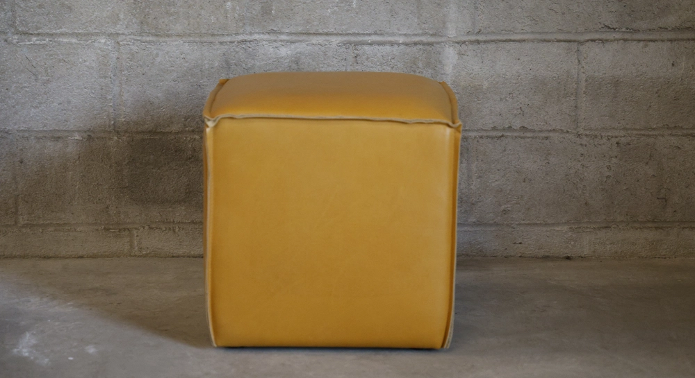 Pouf cuir de vachette jaune moutarde