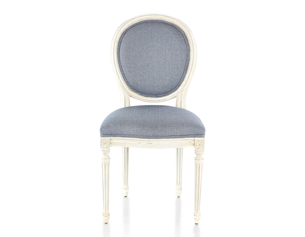 Chaise ancienne style Louis XVI bois teinte blanche cérusée et tissu chevron bleu Chaise ancienne style Louis XVI bois teinte blanche cérusée et tissu chevron bleu
