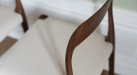 Lot de 6 chaises bois teinte marron foncée assise tissu chiné beige Lot de 6 chaises bois teinte marron foncée assise tissu chiné beige