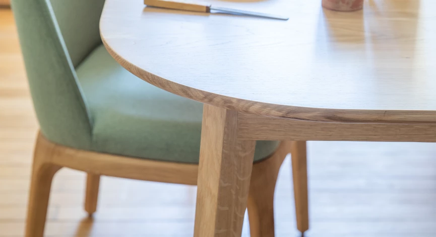 Table salle à manger en chêne teinte naturelle 140x90 cm