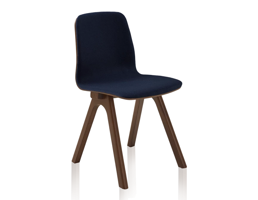 Chaise design en chêne tapissé bois teinte marron foncé assise tissu bleu marine