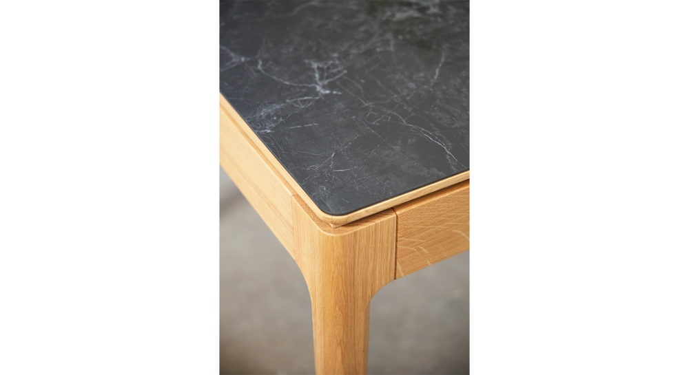 Table extensible 6 à 10 personnes en chêne et céramique allonges céramique avec bois teinte naturelle et plateau et allonge céramique effet ardoise 210x90 cm Table extensible 6 à 10 personnes en chêne et céramique allonges céramique avec bois teinte naturelle et plateau et allonge céramique effet ardoise 210x90 cm
