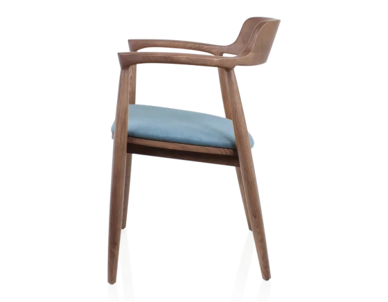 Chaise scandinave bois teinte noyer et tissu bleu jean