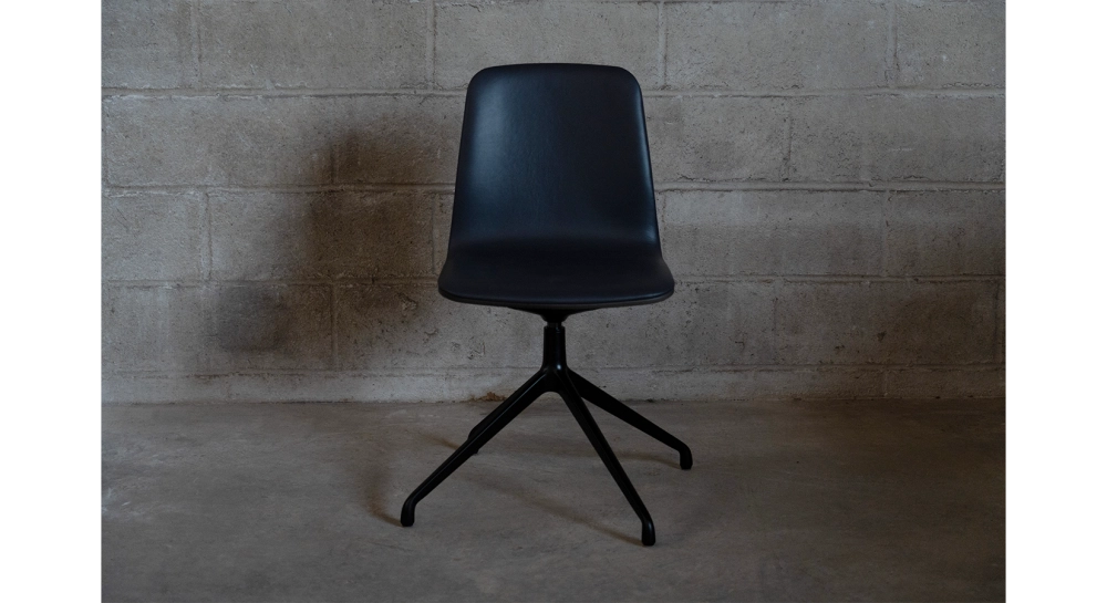 Silla de oficina sin ruedas respaldo de madera tinte antracita asiento de piel de vacuno antracita