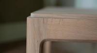 Extensible table for 6 to 10 people in oak and ceramic with wood extensions with natural wood finish and ossido ceramic top. 160x100 cm
