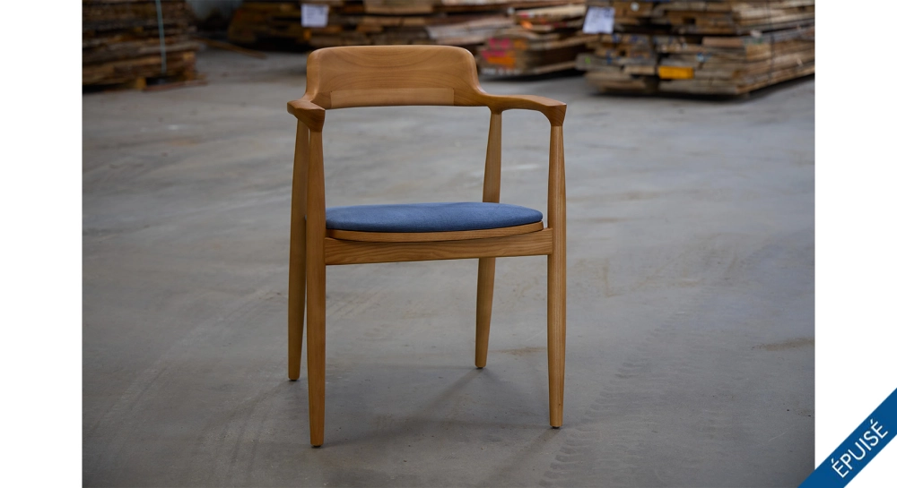 Chaise scandinave bois teinte naturelle assise tissu bleu Chaise scandinave bois teinte naturelle assise tissu bleu