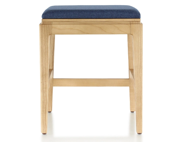 Tabouret design H45 cm bois teinte naturelle assise tissu bleu marine Tabouret design H45 cm bois teinte naturelle assise tissu bleu marine