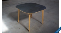 Table salle à manger 4 personnes en chêne et céramique avec bois teinte naturelle et plateau céramique gris oxydé 100x100 cm Table salle à manger 4 personnes en chêne et céramique avec bois teinte naturelle et plateau céramique gris oxydé 100x100 cm