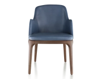 Chaise design avec accoudoirs bois teinte marron foncé et cuir bleu orage Chaise design avec accoudoirs bois teinte marron foncé et cuir bleu orage