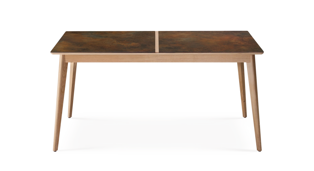 Table salle à manger en chêne et céramique 6 personnes avec bois teinte naturelle et plateau céramique brun oxydé 140x100 cm Table salle à manger en chêne et céramique 6 personnes avec bois teinte naturelle et plateau céramique brun oxydé 140x100 cm