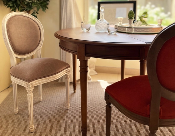 Chaise ancienne style Louis XVI bois teinte blanche cérusée et tissu taupe