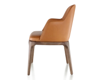 Chaise design avec accoudoirs bois teinte marron foncé et cuir caramel Chaise design avec accoudoirs bois teinte marron foncé et cuir caramel