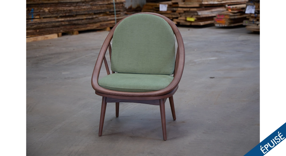 Fauteuil scandinave bois teinte noyer et tissu vert Fauteuil scandinave bois teinte noyer et tissu vert