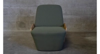 Fauteuil design sans accoudoirs chêne teinte naturelle assise tissu vert