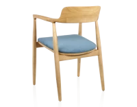 Chaise scandinave bois teinte naturelle et tissu bleu jean