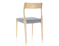 Chaise scandivave bois teinte naturelle assise tissu chevron bleu