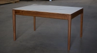 Table extensible 6 à 12 personnes en noyer et céramique allonges bois avec bois teinte naturelle et plateau céramique effet marbre blanc 140x100 cm Table extensible 6 à 12 personnes en noyer et céramique allonges bois avec bois teinte naturelle et plateau céramique effet marbre blanc 140x100 cm