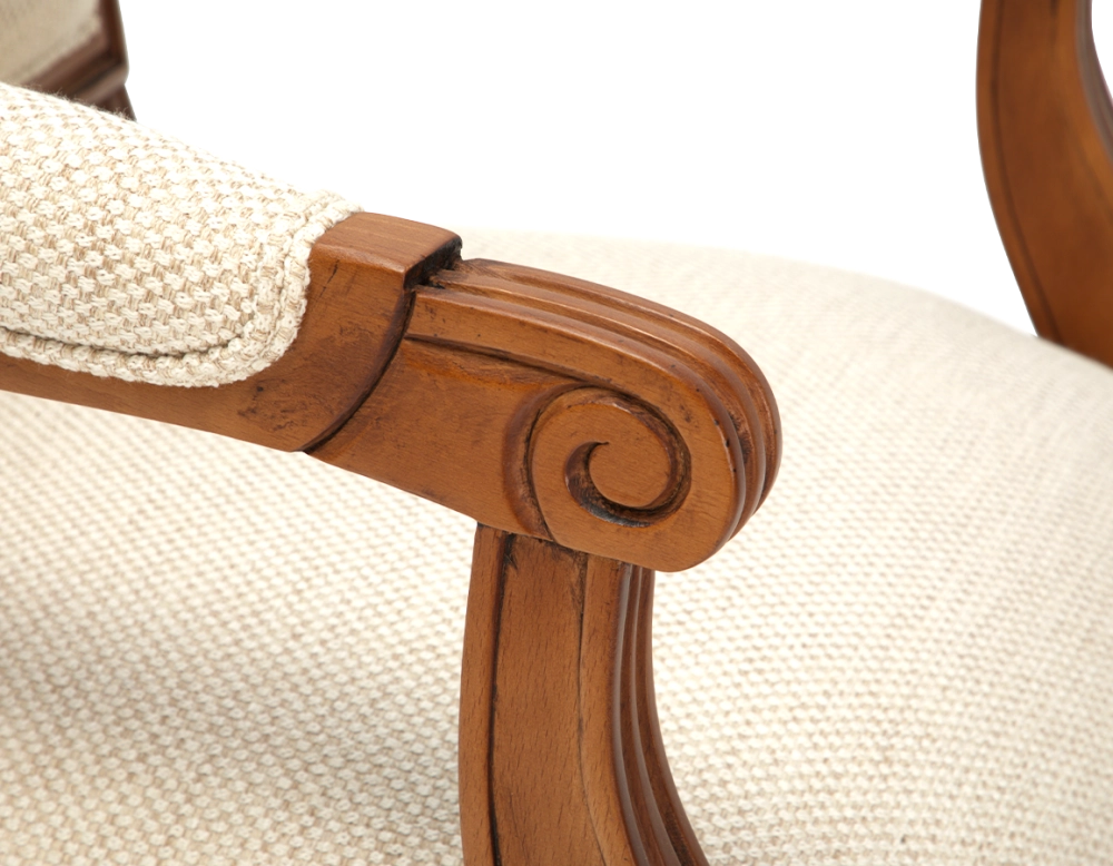 Fauteuil ancien style Louis XVI bois teinte ancienne et tissu chiné beige Fauteuil ancien style Louis XVI bois teinte ancienne et tissu chiné beige