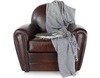 Fauteuil club cuir marron soutenu accoudoirs cloutés Fauteuil club cuir marron soutenu accoudoirs cloutés