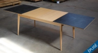 Table extensible 8 à 10 personnes en chêne et céramique allonges bois avec bois teinte naturelle et plateau céramique effet ardoise 160x90 cm Table extensible 8 à 10 personnes en chêne et céramique allonges bois avec bois teinte naturelle et plateau céramique effet ardoise 160x90 cm