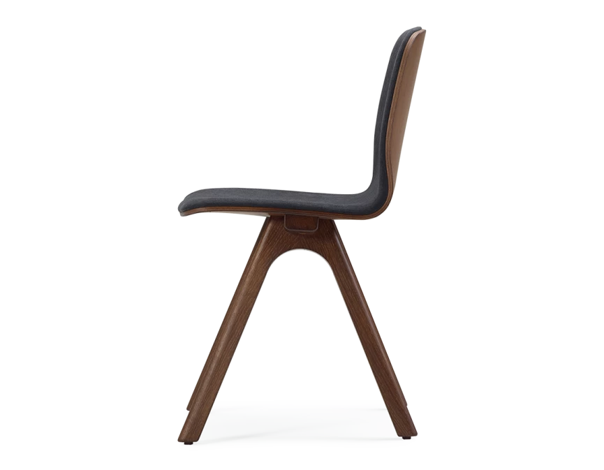 Chaise design en chêne tapissé bois teinte marron foncé assise tissu gris anthracite